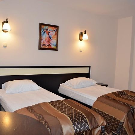 Vila Gardenia Hotel Nagyvárad Kültér fotó